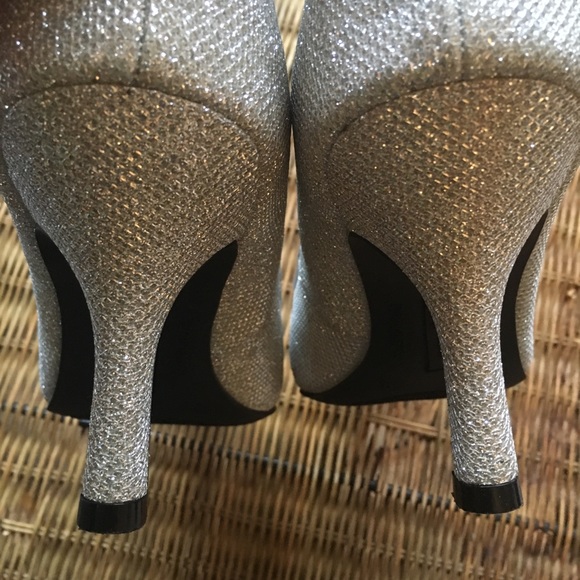 Silver Sparkle Classic Pumps Size 9 NWOT - Picture 5 of 7